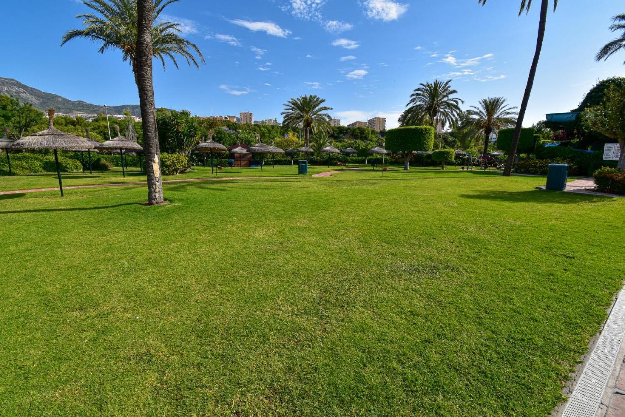 Benal Beach, Superb 2 Bedroom 2 Bathroom Front Sleeps 6 Apartment Benalmadena