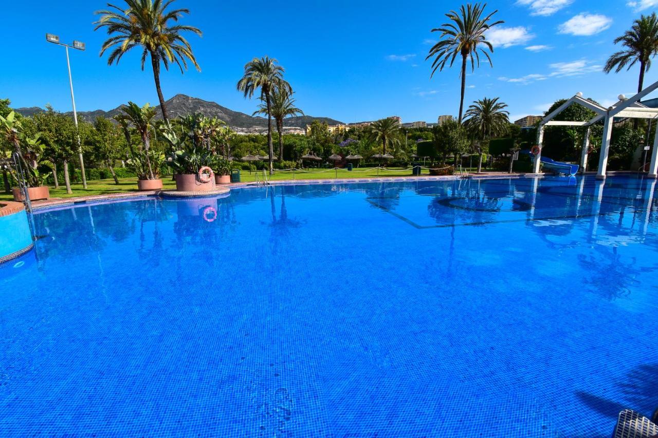Apartment Benal Beach, Superb 2 Bedroom 2 Bathroom Front Sleeps 6 *